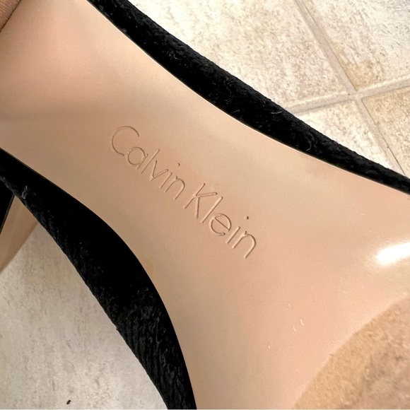 CALVIN KLEIN 'Neema' Pointy Toe Pump In Black Velvet golden heels womens size 6M - Picture 11 of 12